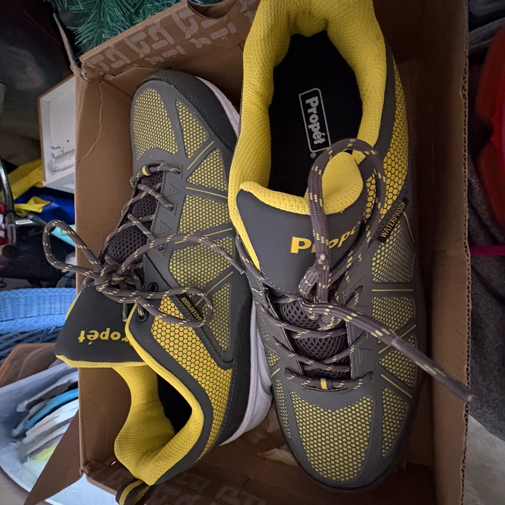 Mammut Men's Yellow and Gray Athletic Shoes